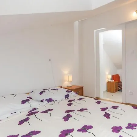 Larica - One Bedroom Apartamento *